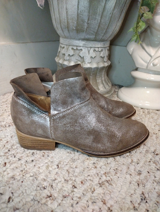 Anthropologie Shoes - Anthropologie Seychelles Snare Boho Metallic Silver/Taupe Suede Ankle Boots